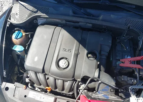 2012 Volkswagen Beetle 2.5L z USA, uszkodzony, nr VIN 3VWJX7AT1CM656692